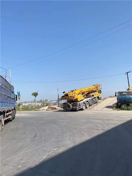 巴彦县25吨吊车的租赁价格大概是多少？