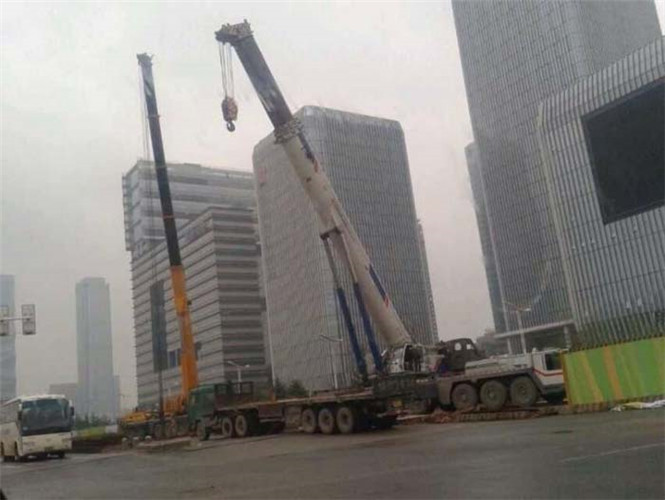 巴彦县“自动找平”—— 吊车的 “平地神器” 技术